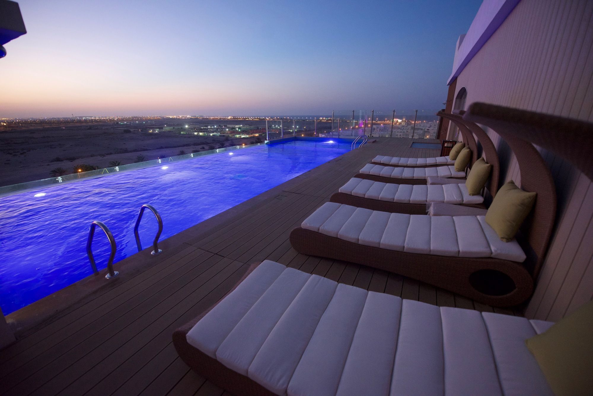 Carnelian - Airport Hotel Mascate
